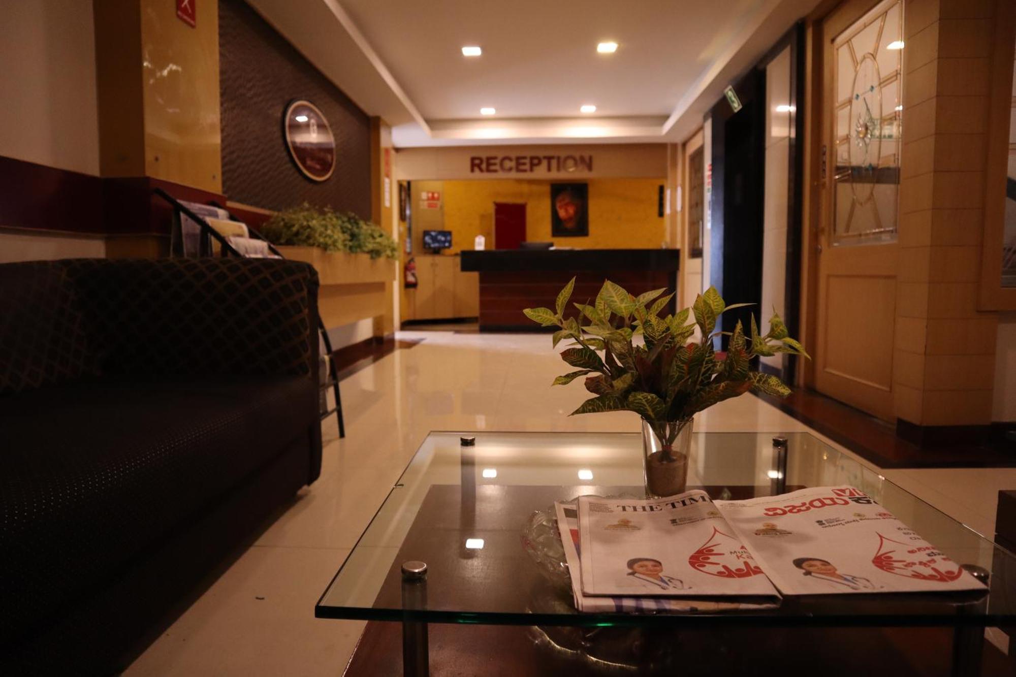 Sri Sai Ram Suites Bangalore Bagian luar foto