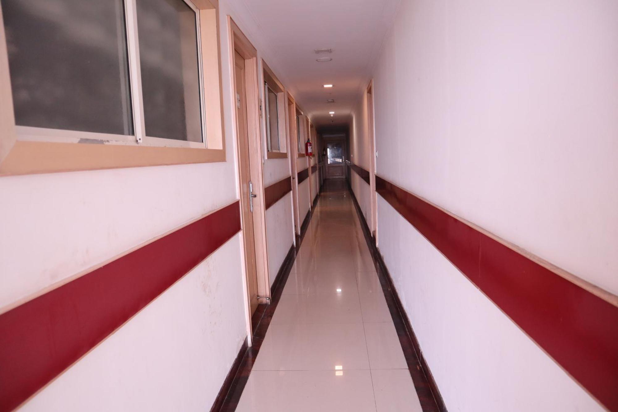 Sri Sai Ram Suites Bangalore Bagian luar foto