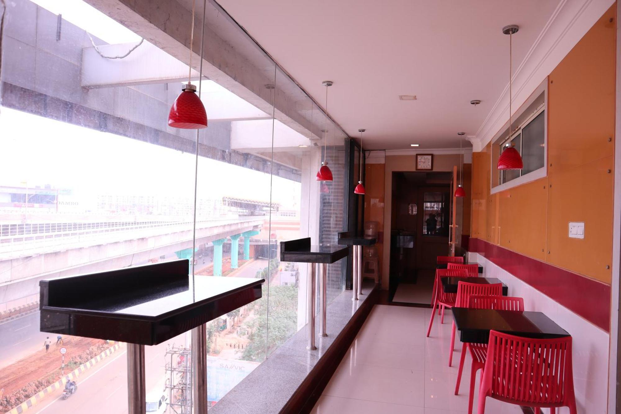 Sri Sai Ram Suites Bangalore Bagian luar foto