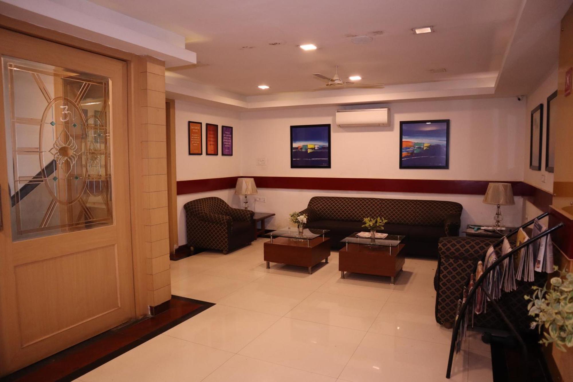 Sri Sai Ram Suites Bangalore Bagian luar foto