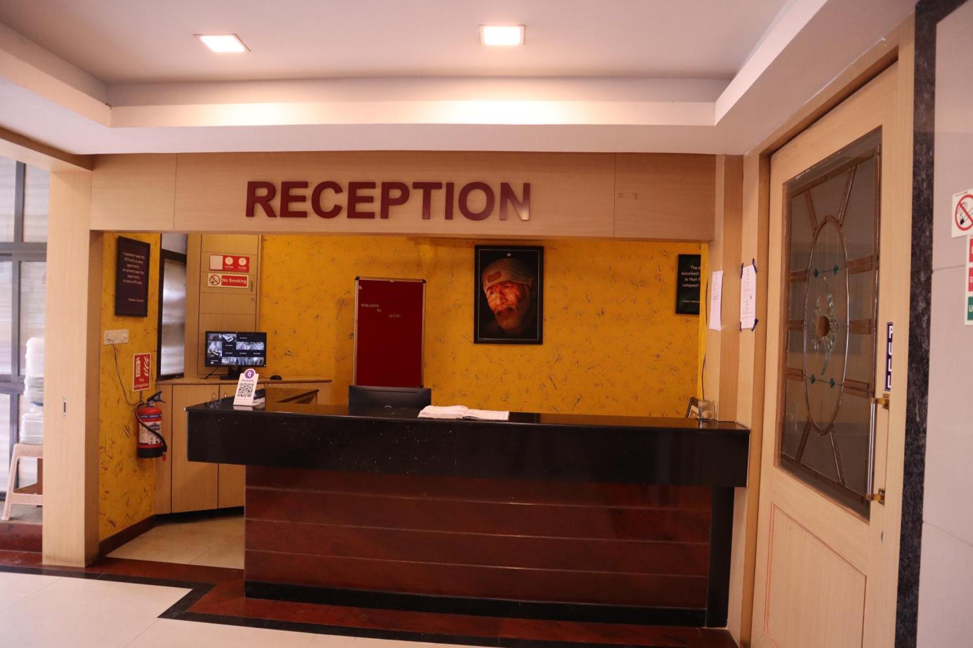 Sri Sai Ram Suites Bangalore Bagian luar foto