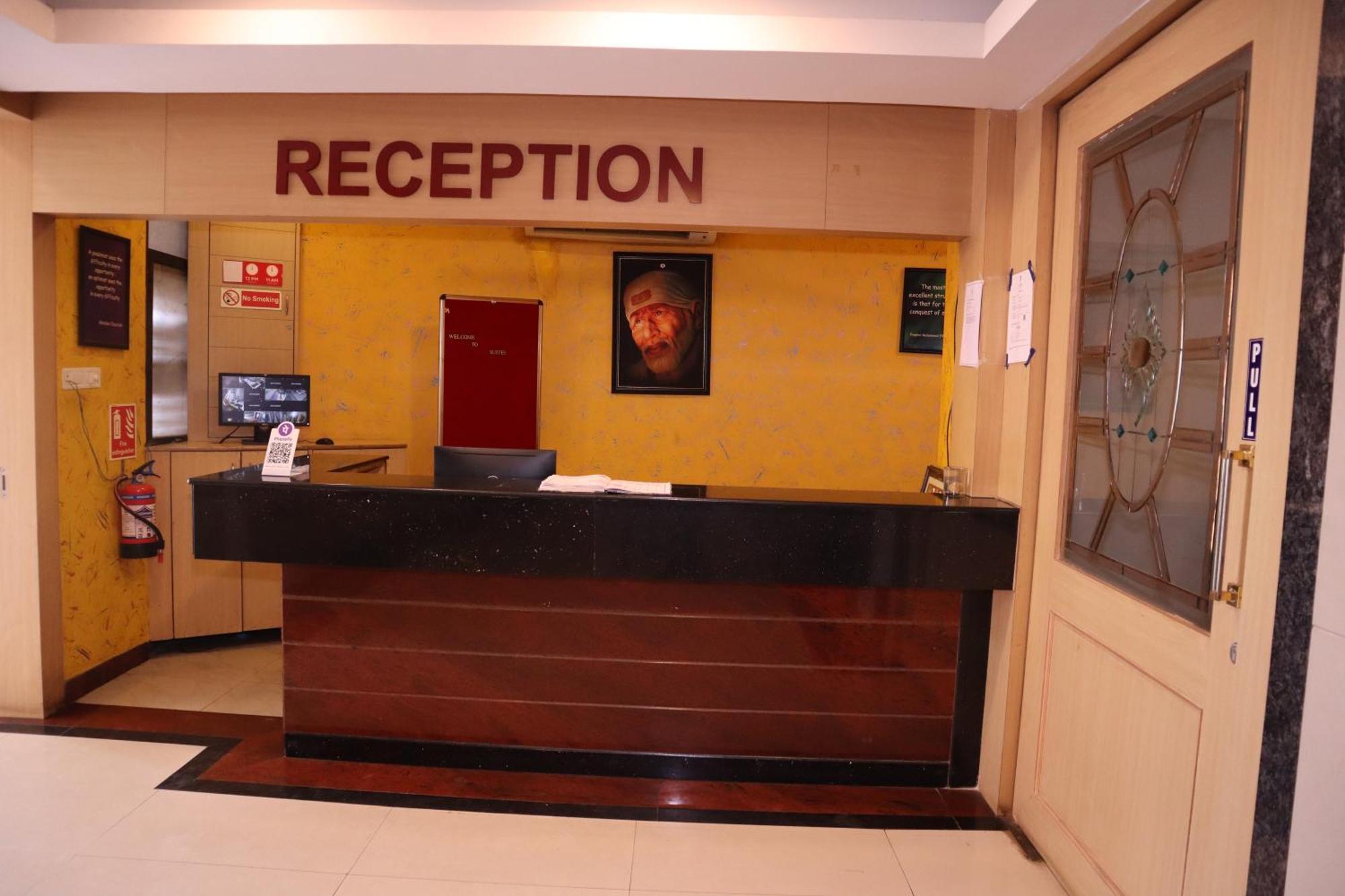Sri Sai Ram Suites Bangalore Bagian luar foto