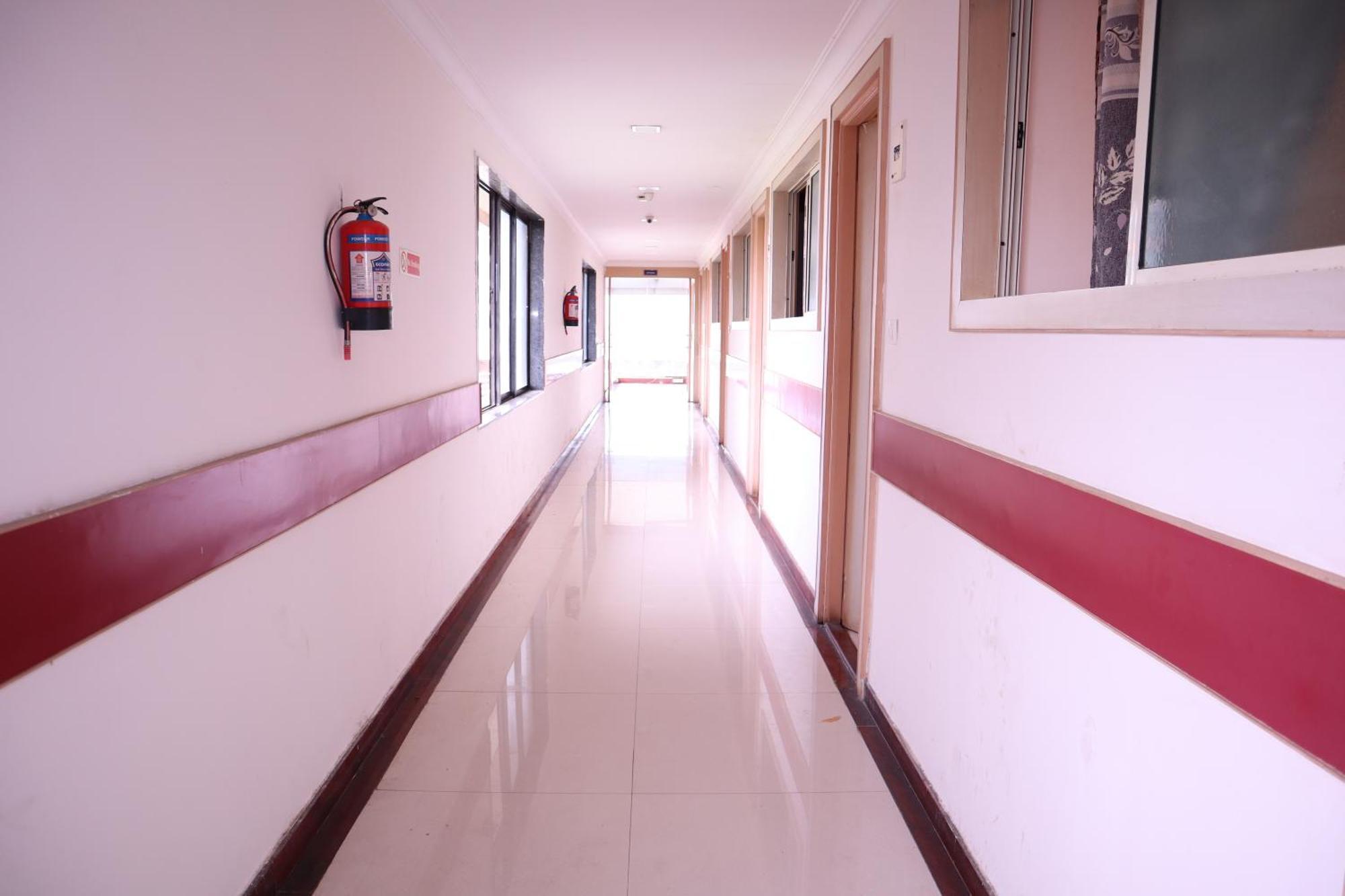 Sri Sai Ram Suites Bangalore Bagian luar foto