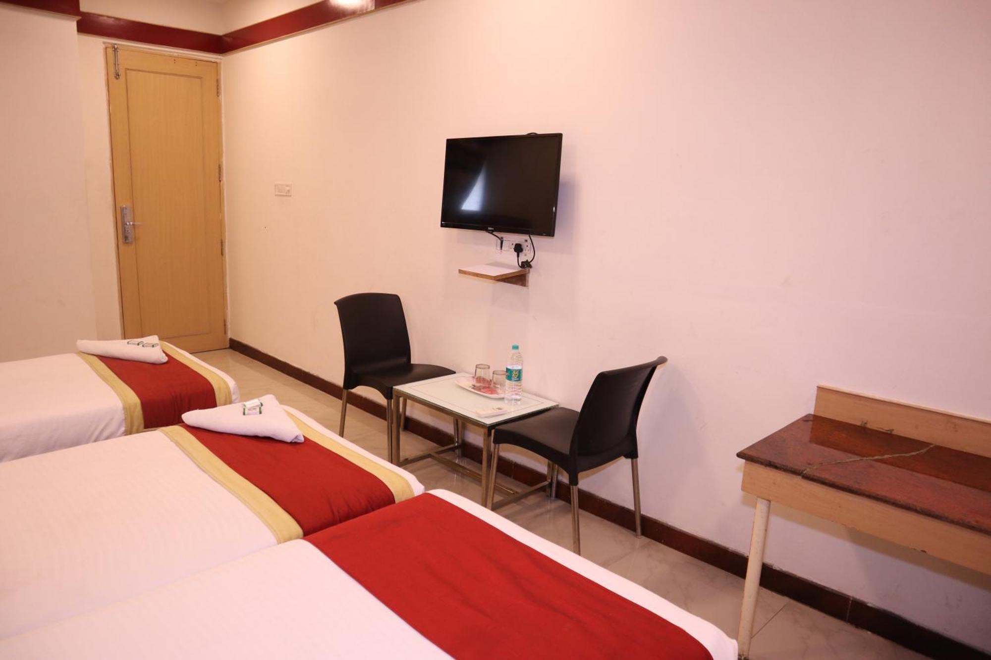 Sri Sai Ram Suites Bangalore Bagian luar foto
