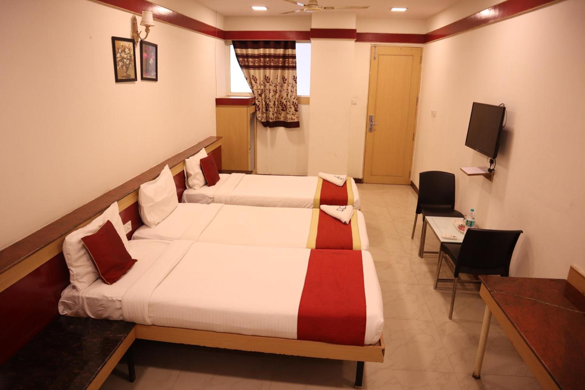 Sri Sai Ram Suites Bangalore Bagian luar foto