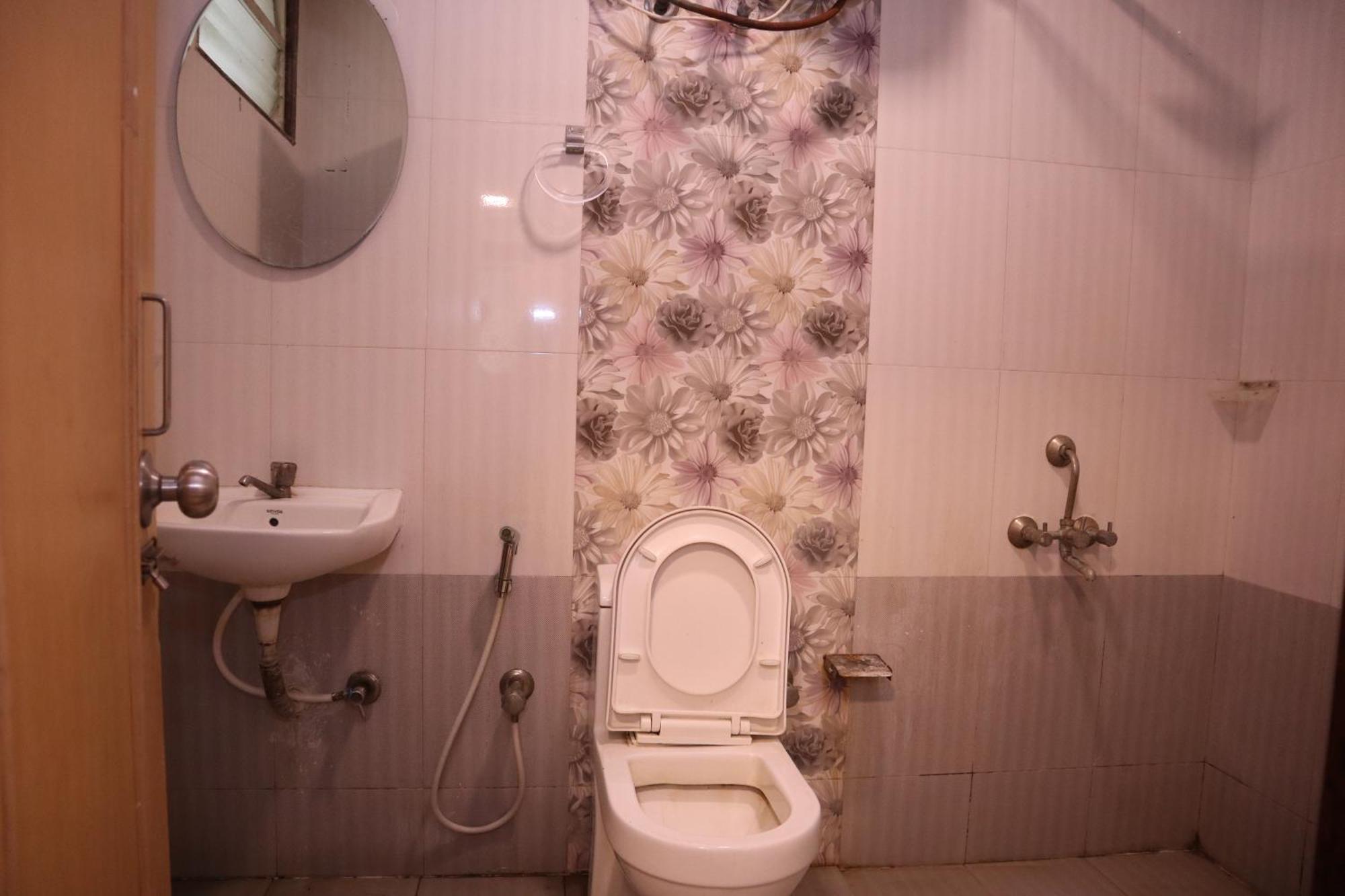 Sri Sai Ram Suites Bangalore Bagian luar foto