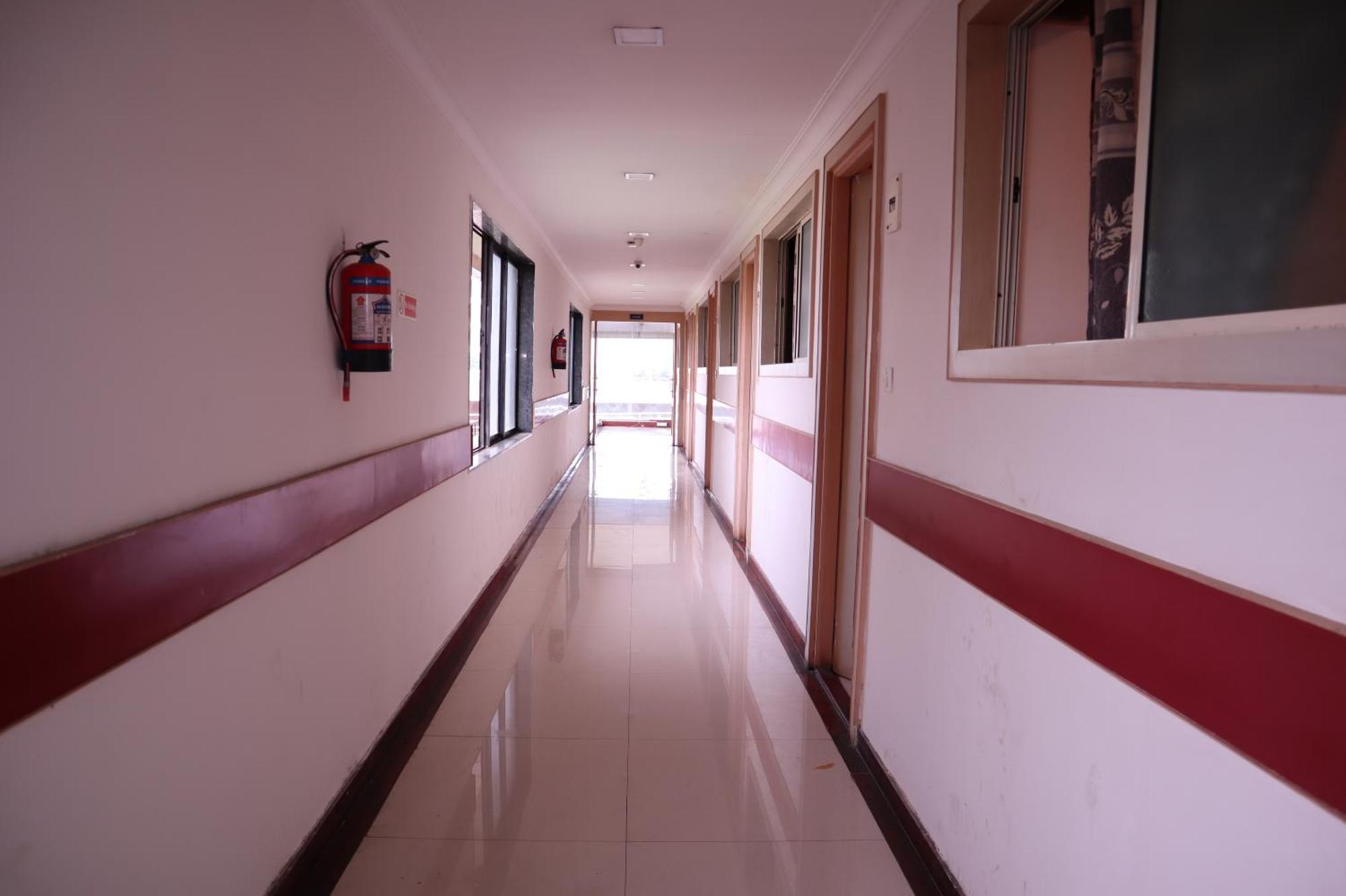Sri Sai Ram Suites Bangalore Bagian luar foto