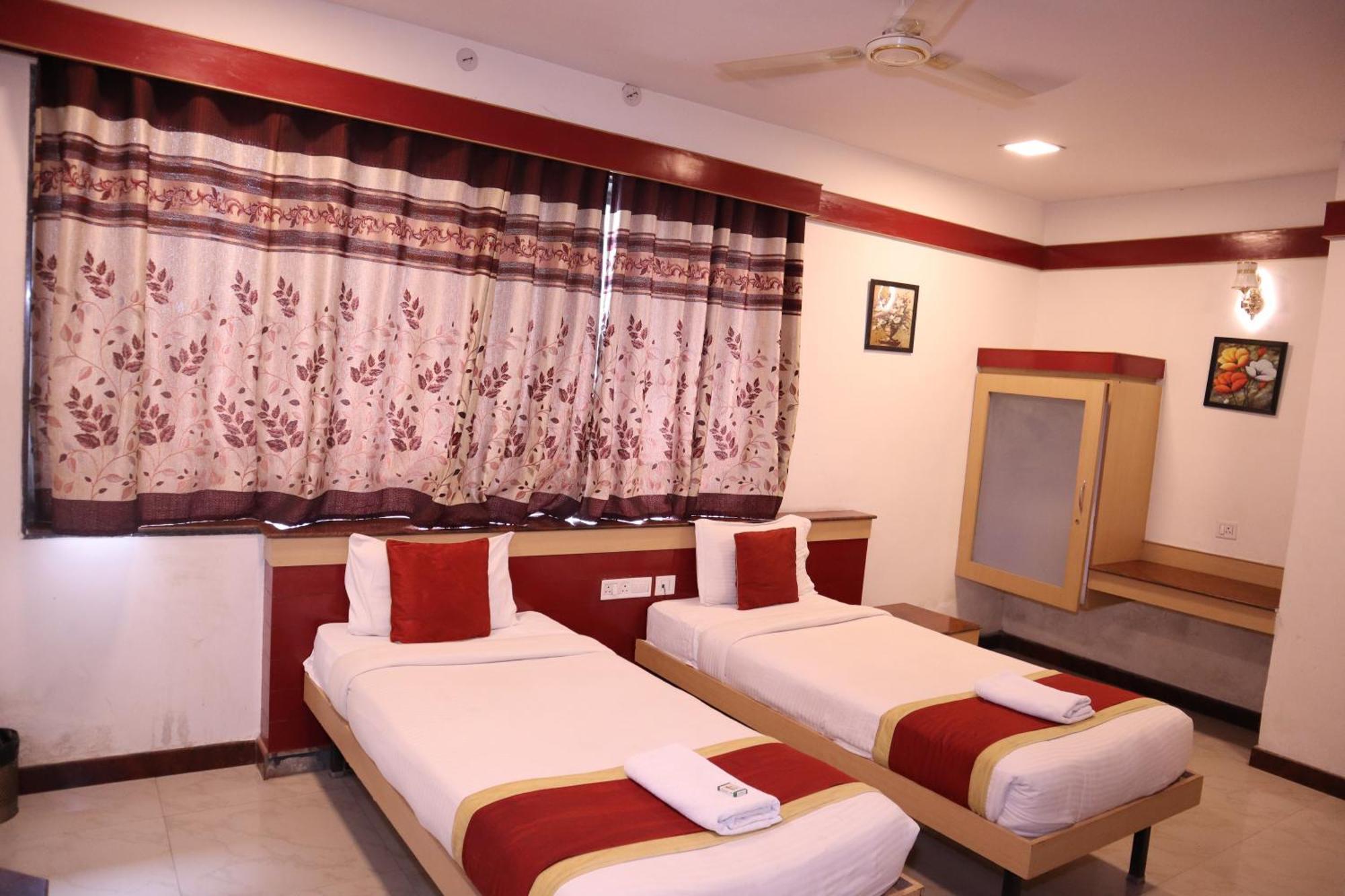 Sri Sai Ram Suites Bangalore Bagian luar foto