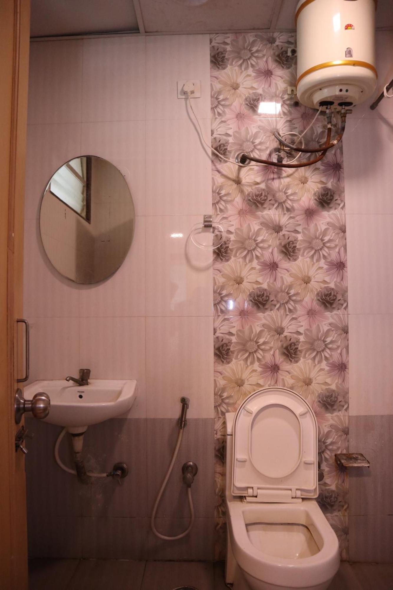 Sri Sai Ram Suites Bangalore Bagian luar foto