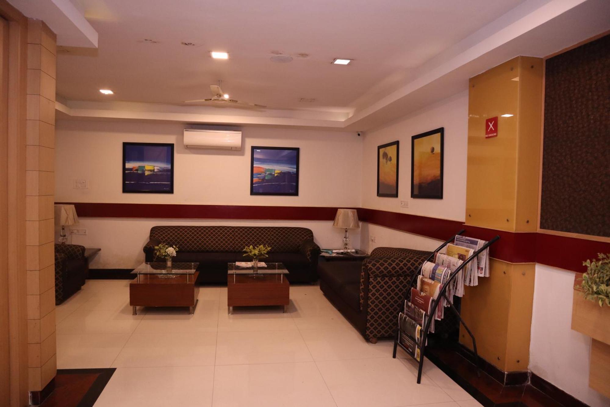 Sri Sai Ram Suites Bangalore Bagian luar foto