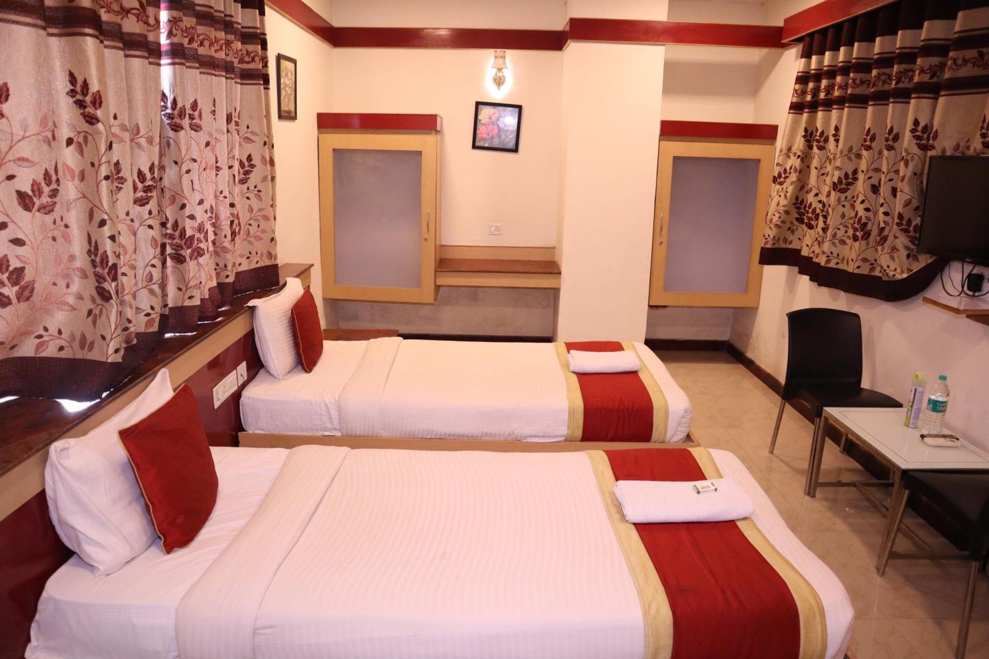 Sri Sai Ram Suites Bangalore Bagian luar foto