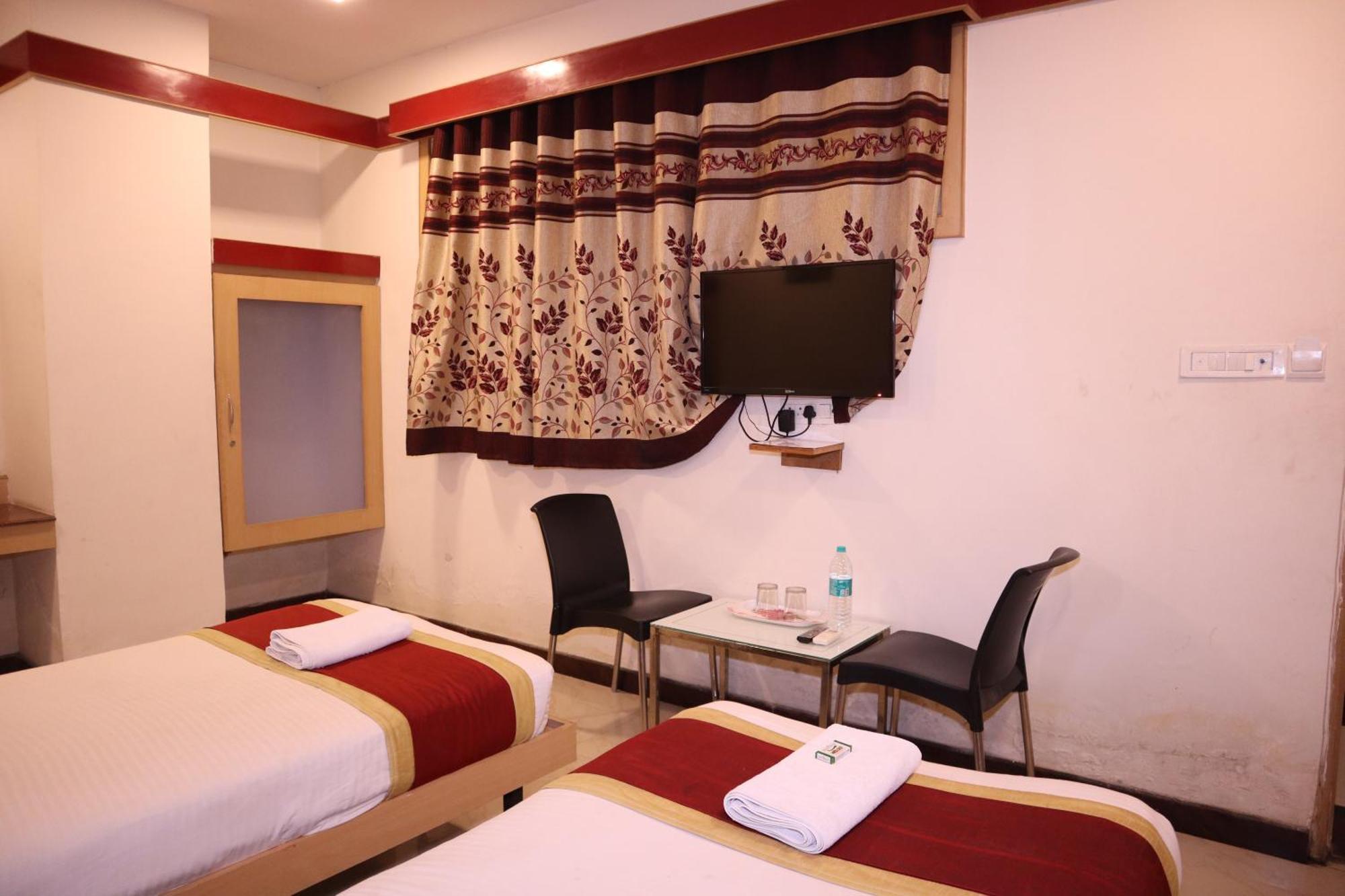 Sri Sai Ram Suites Bangalore Bagian luar foto