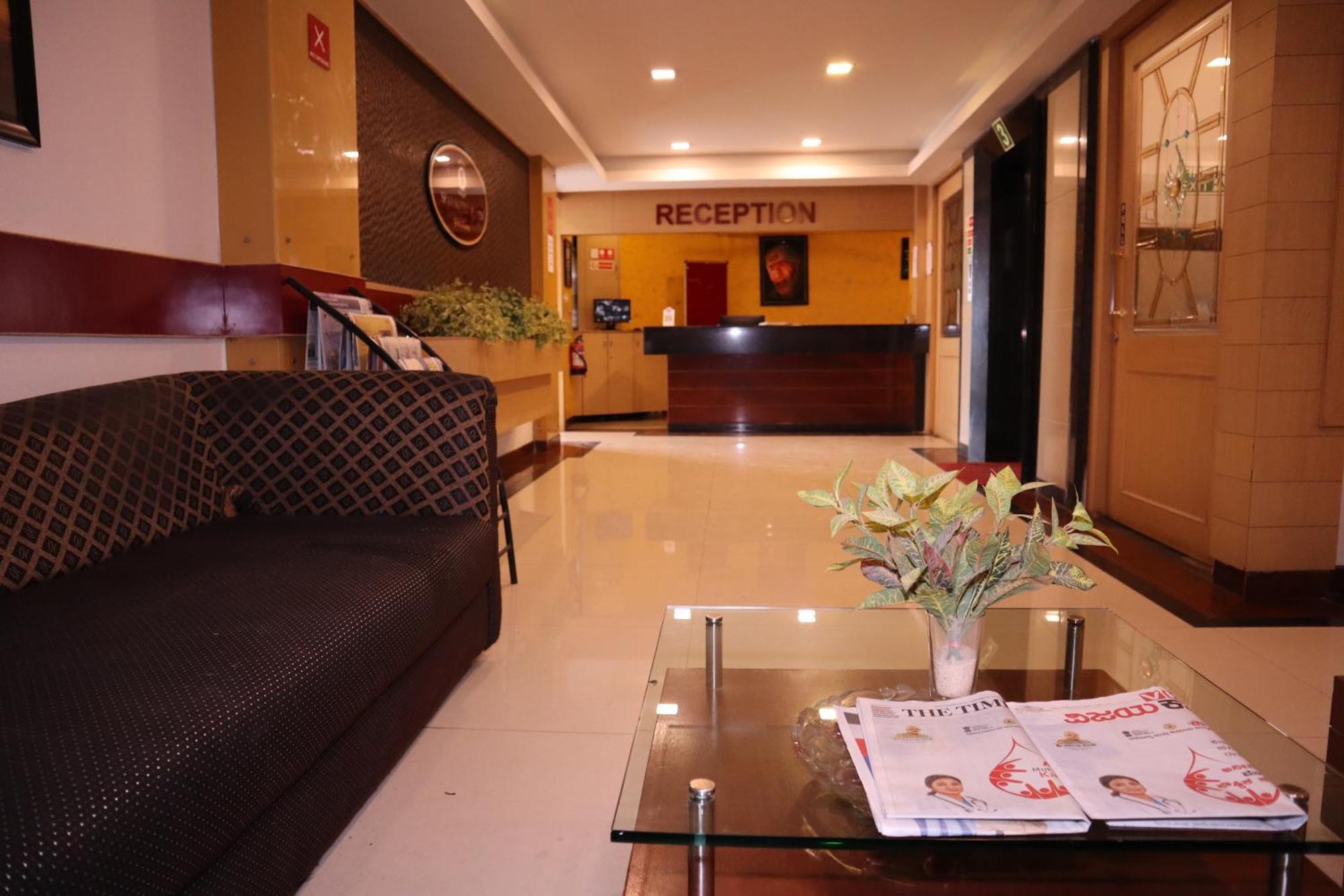 Sri Sai Ram Suites Bangalore Bagian luar foto