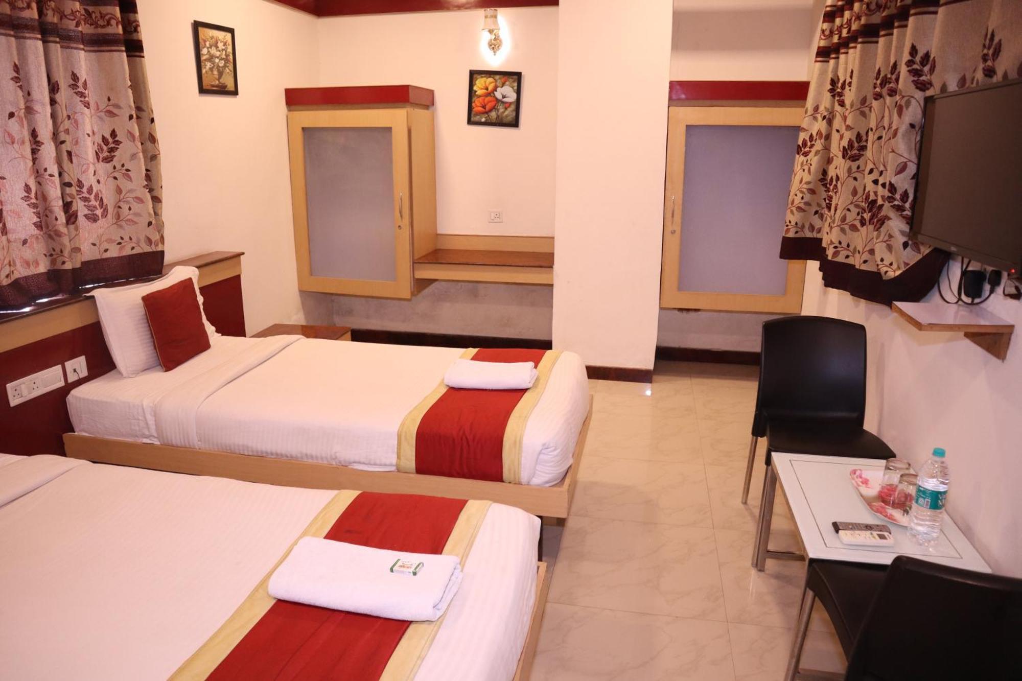 Sri Sai Ram Suites Bangalore Bagian luar foto