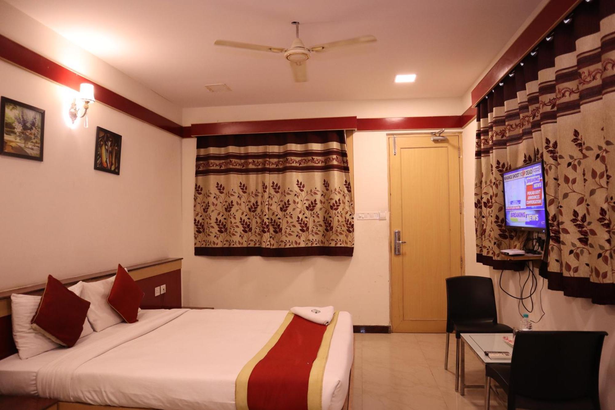 Sri Sai Ram Suites Bangalore Bagian luar foto
