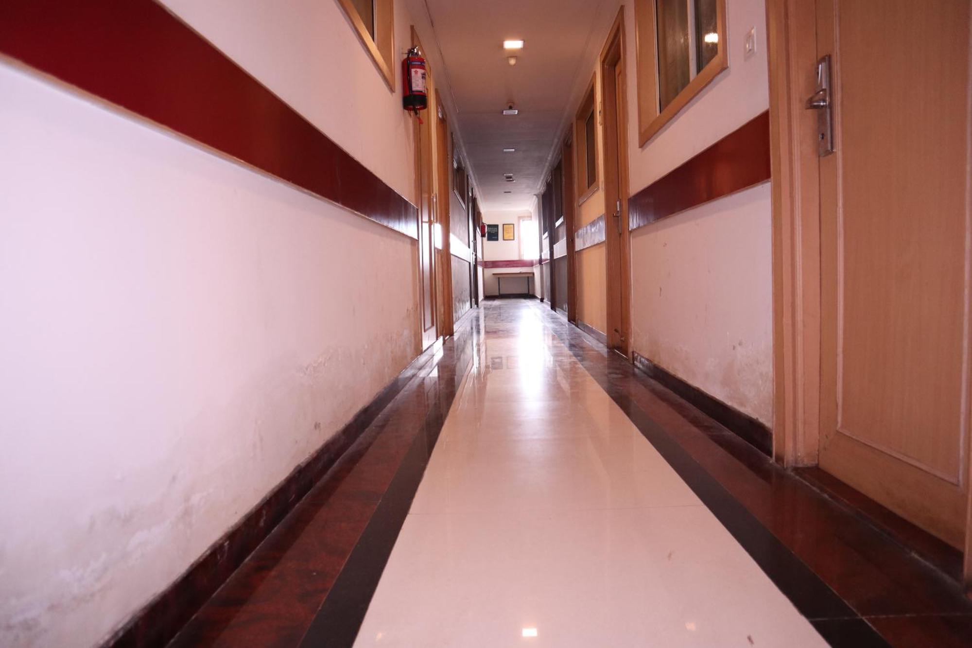 Sri Sai Ram Suites Bangalore Bagian luar foto